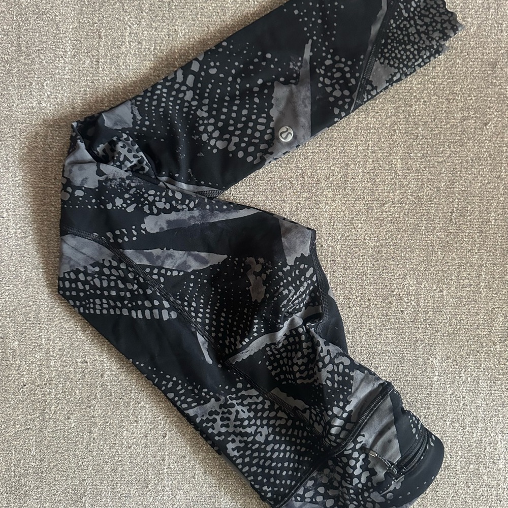 Black and Gray Patterned Leggings Lululemon